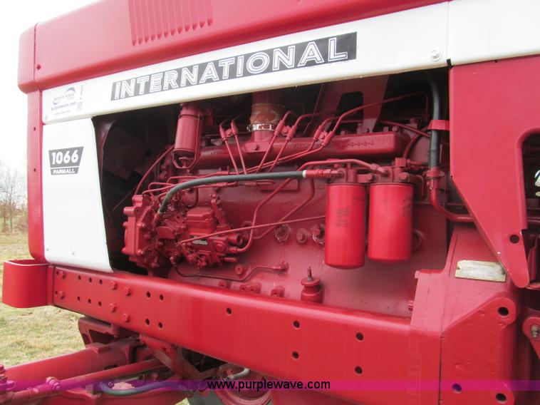 image for item F4695 1975 International 1066 tractor
