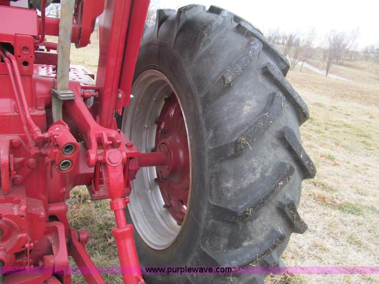 image for item F4695 1975 International 1066 tractor