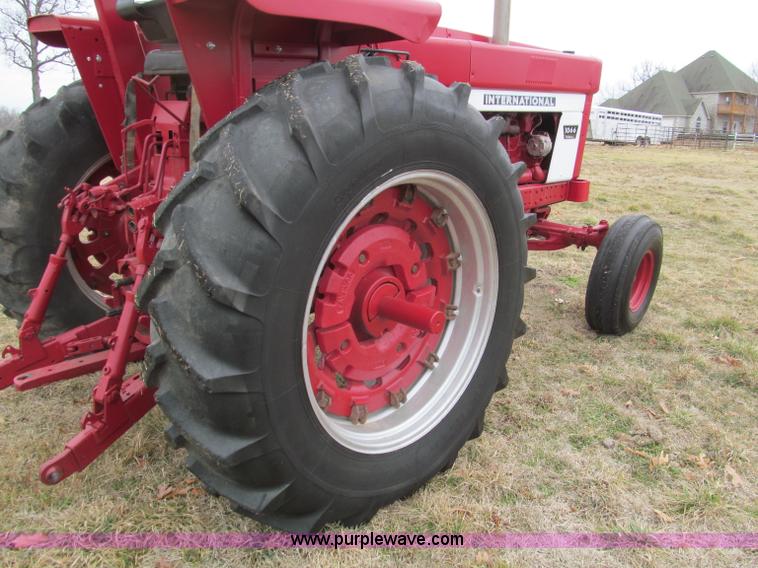 image for item F4695 1975 International 1066 tractor