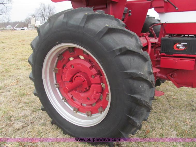 image for item F4695 1975 International 1066 tractor