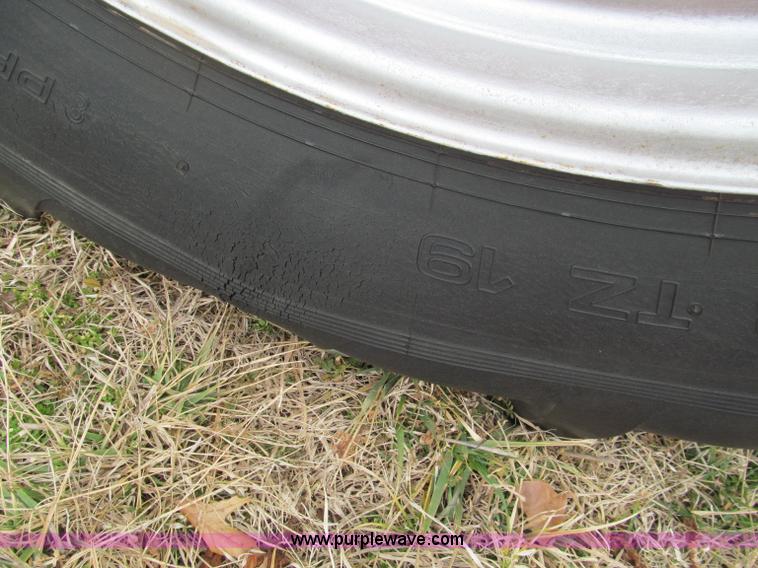 image for item F4695 1975 International 1066 tractor