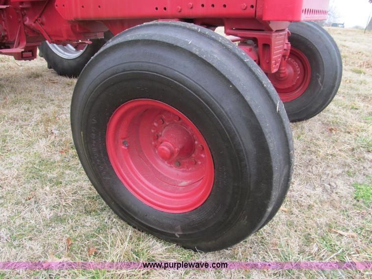 image for item F4695 1975 International 1066 tractor