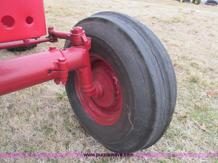 image for item F4695 1975 International 1066 tractor