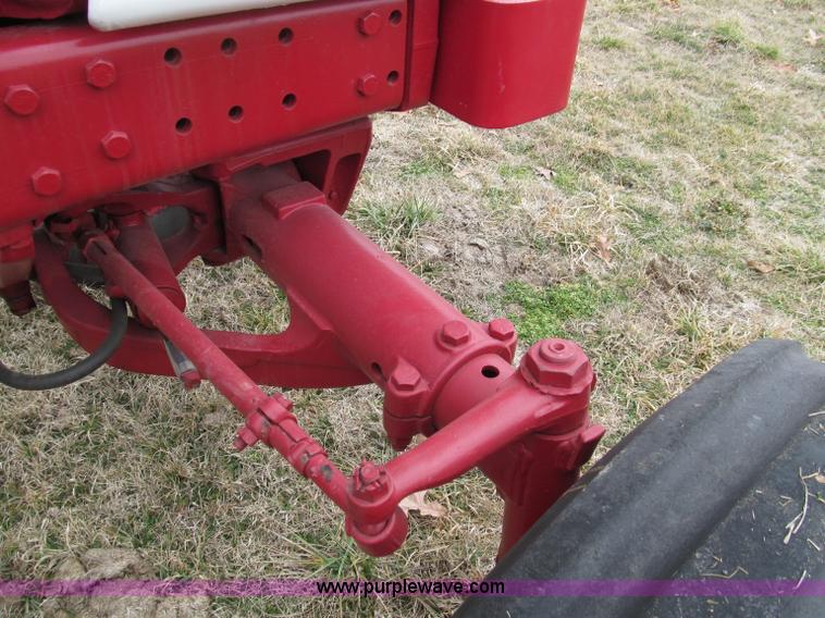 image for item F4695 1975 International 1066 tractor