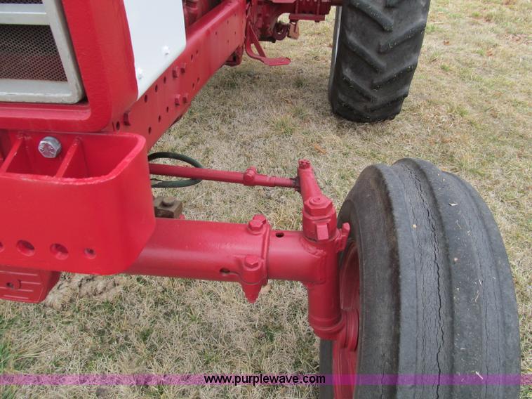 image for item F4695 1975 International 1066 tractor