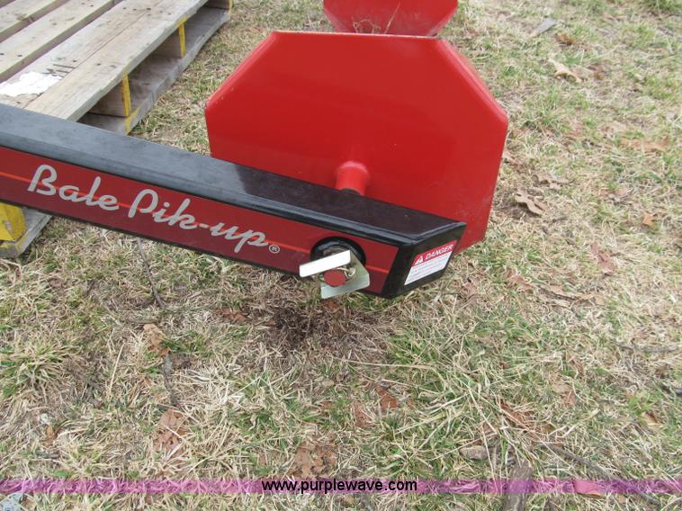 image for item F4698 DewEze 165QA bale hugger