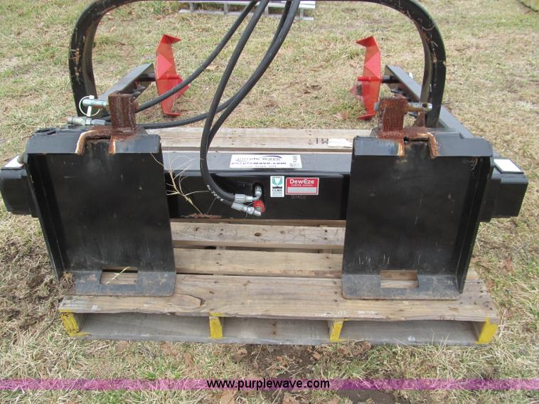 image for item F4698 DewEze 165QA bale hugger