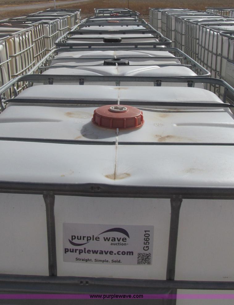 (10) poly storage tanks with aluminum cages in Dalhart, TX Item G5601