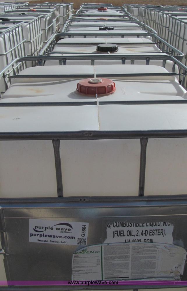 (10) poly storage tanks with aluminum cages in Dalhart, TX Item G5604