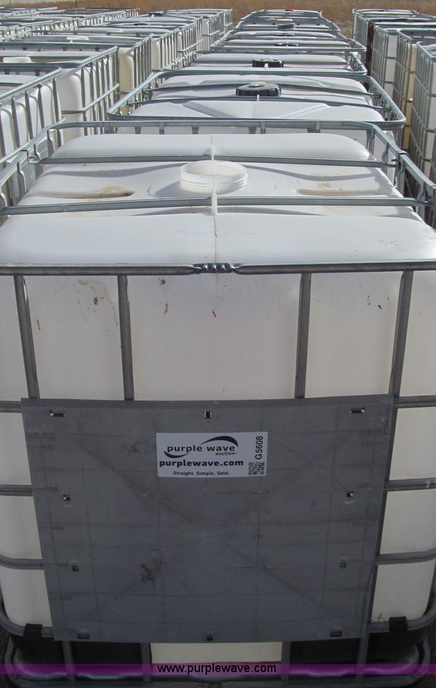 (10) poly storage tanks with aluminum cages in Dalhart, TX Item G5608
