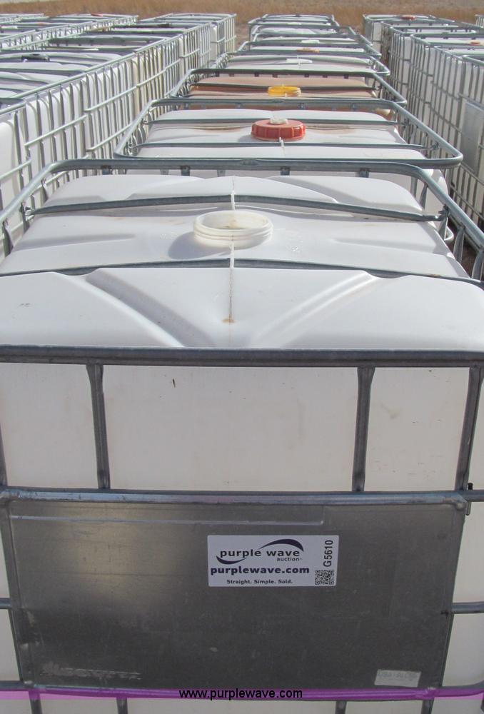 (10) poly storage tanks with aluminum cages in Dalhart, TX Item G5610