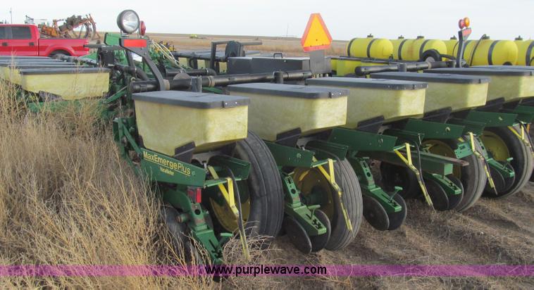 image for item G5623 John Deere 1770 conservation planter