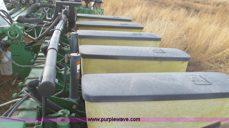 image for item G5623 John Deere 1770 conservation planter