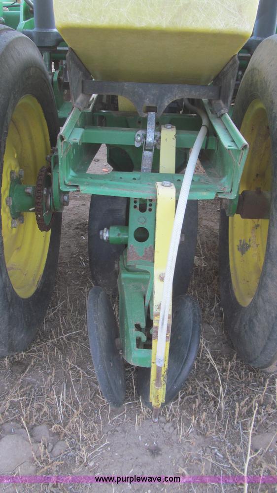 image for item G5623 John Deere 1770 conservation planter
