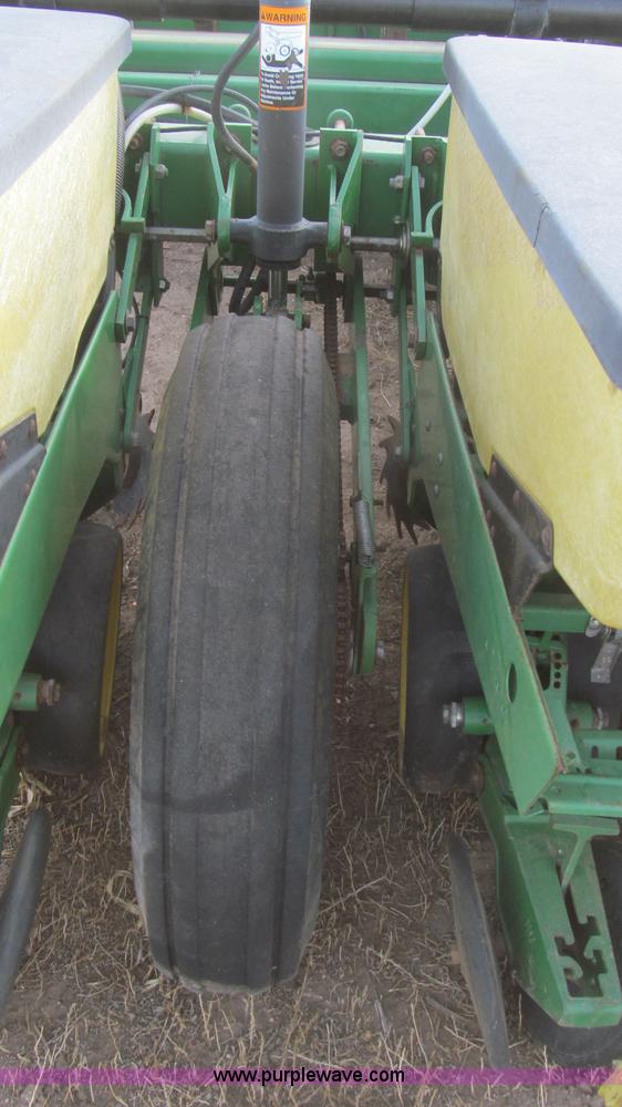 image for item G5623 John Deere 1770 conservation planter