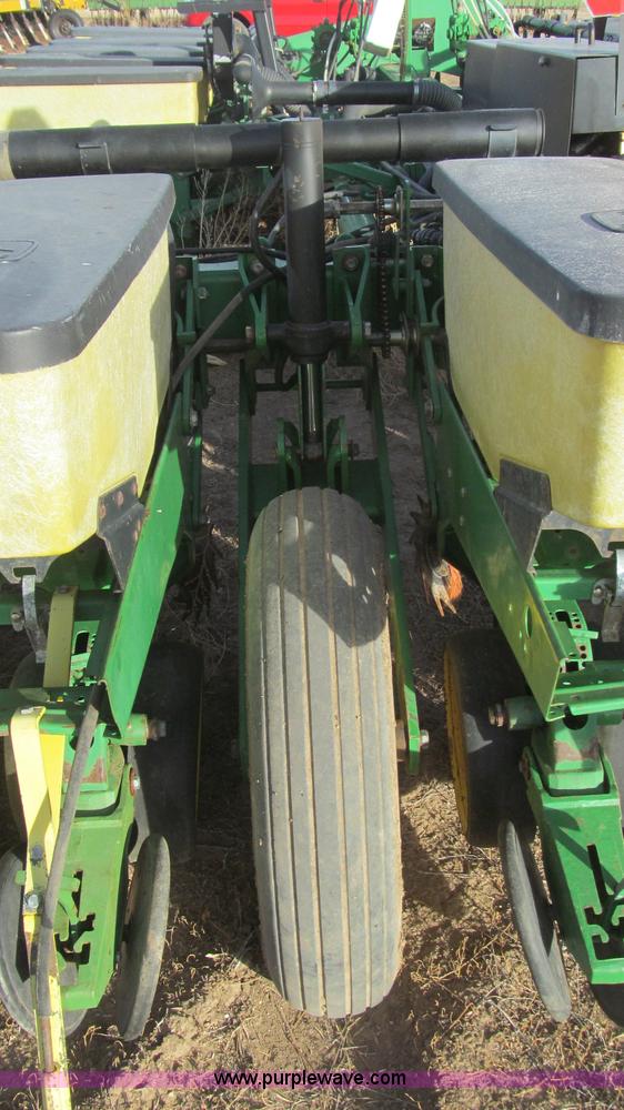 image for item G5623 John Deere 1770 conservation planter