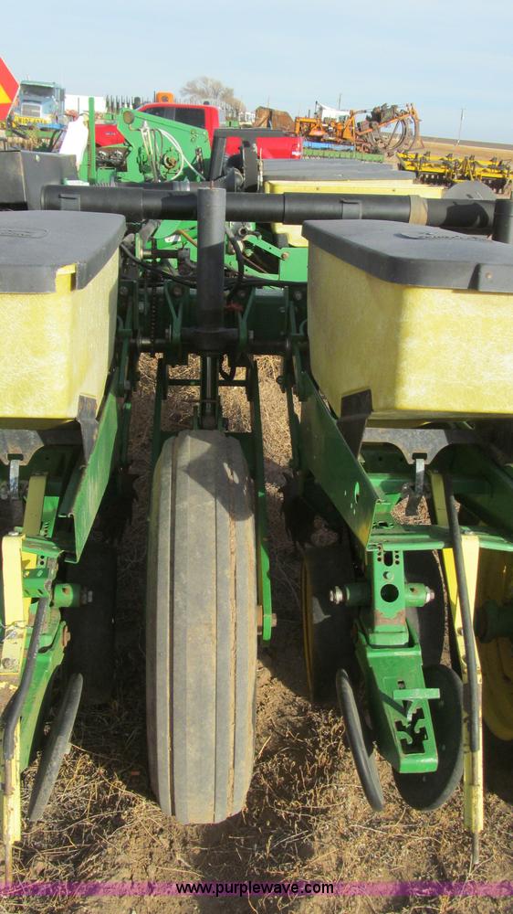 image for item G5623 John Deere 1770 conservation planter