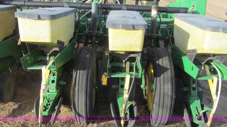 image for item G5623 John Deere 1770 conservation planter