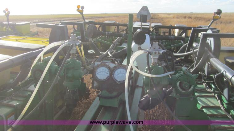 image for item G5623 John Deere 1770 conservation planter