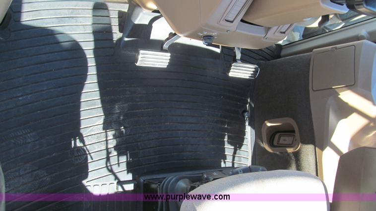 image for item G5634 2002 John Deere 9520 tractor