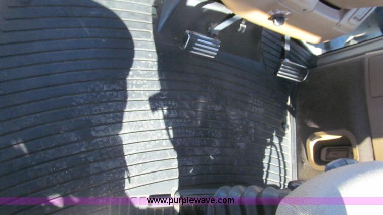 image for item G5635 2007 John Deere 9620 tractor