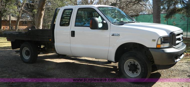 image for item G7537 2004 Ford F350 XL Super Duty flatbed pickup truck