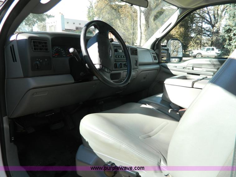 image for item G7537 2004 Ford F350 XL Super Duty flatbed pickup truck