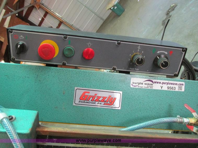 image for item Y9563 Grizzly industrial band saw