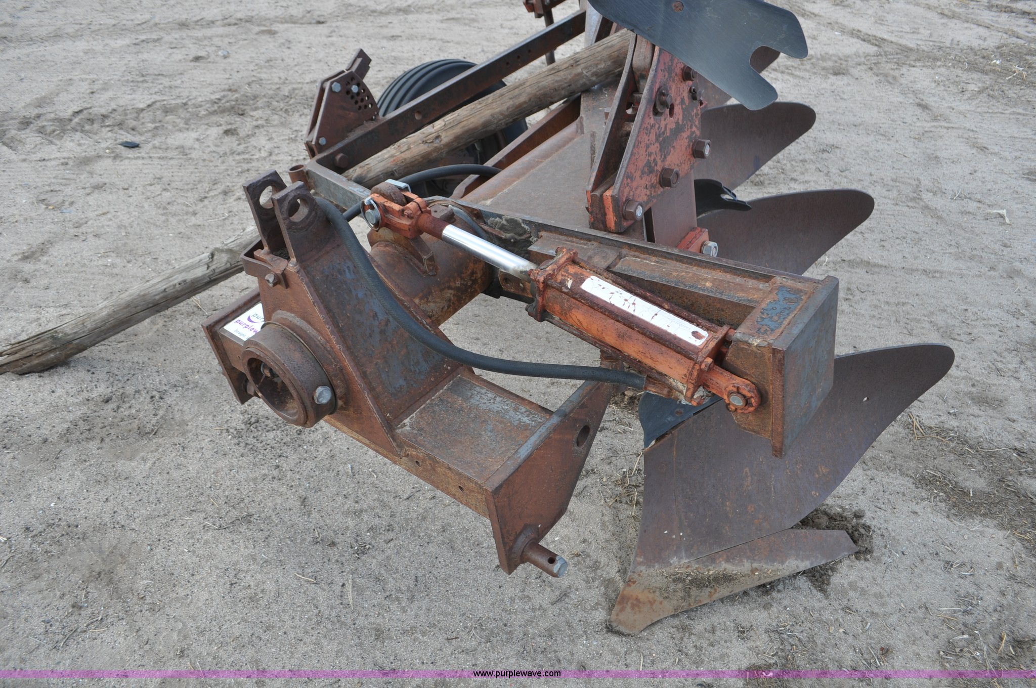 International 140 four bottom rollover plow in Big Springs, NE Item