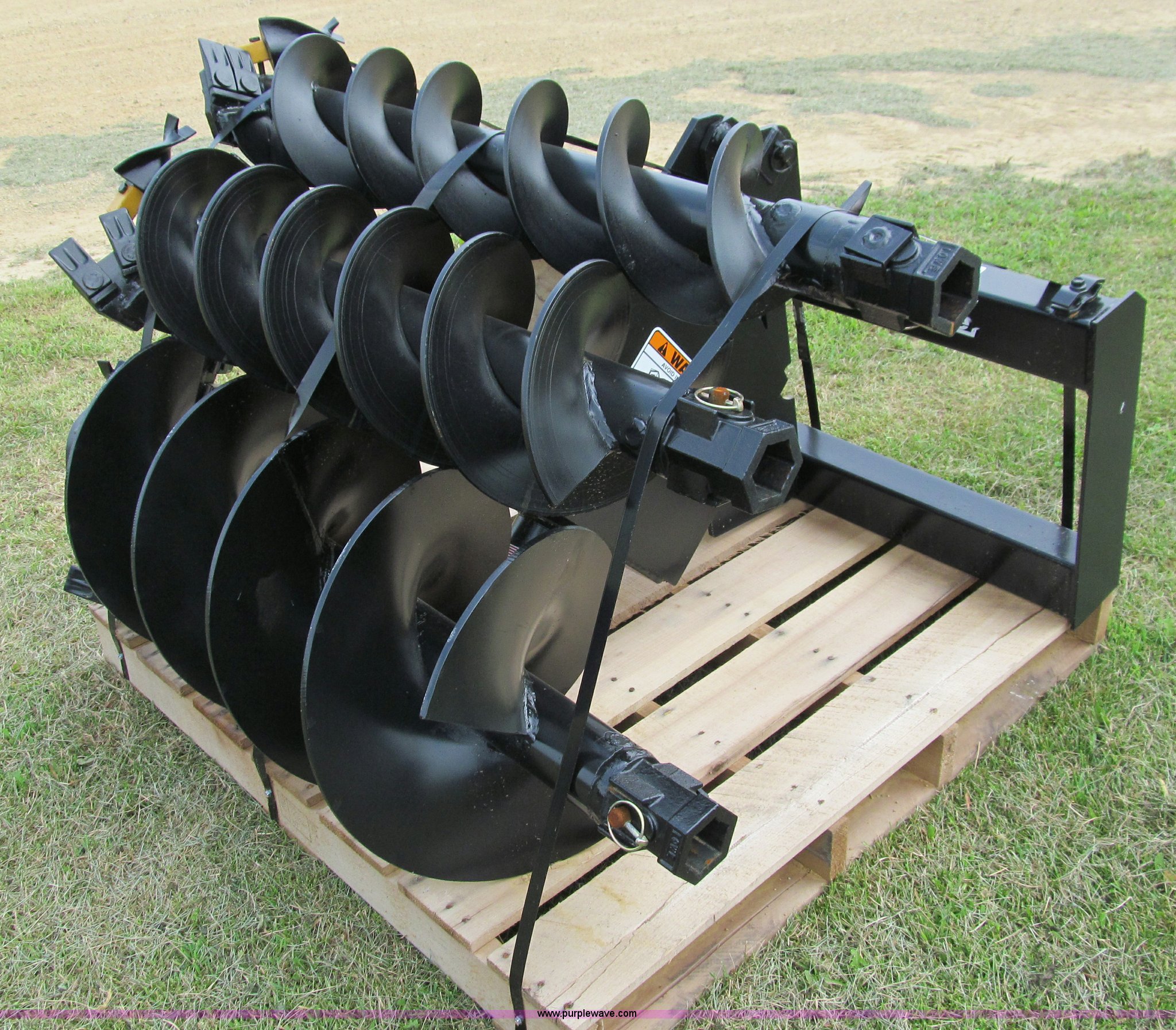 Lowe 1650 hydraulic auger skid steer attachment in Knapp, WI Item