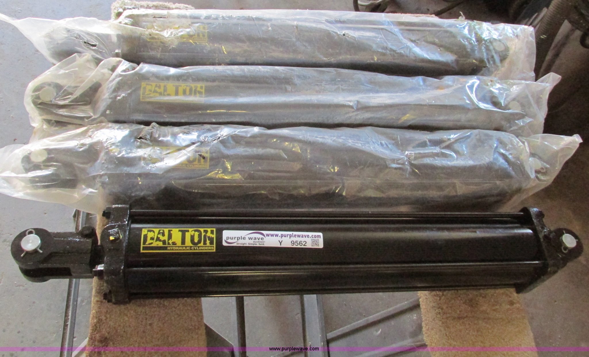 (4) Dalton hydraulic cylinders in Gravois Mills, MO Item Y9562 sold