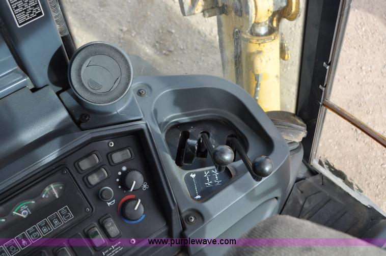 image for item C3313 2002 John Deere 410G backhoe extendahoe