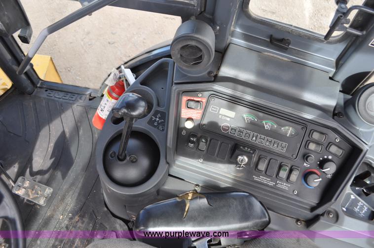 image for item C3313 2002 John Deere 410G backhoe extendahoe