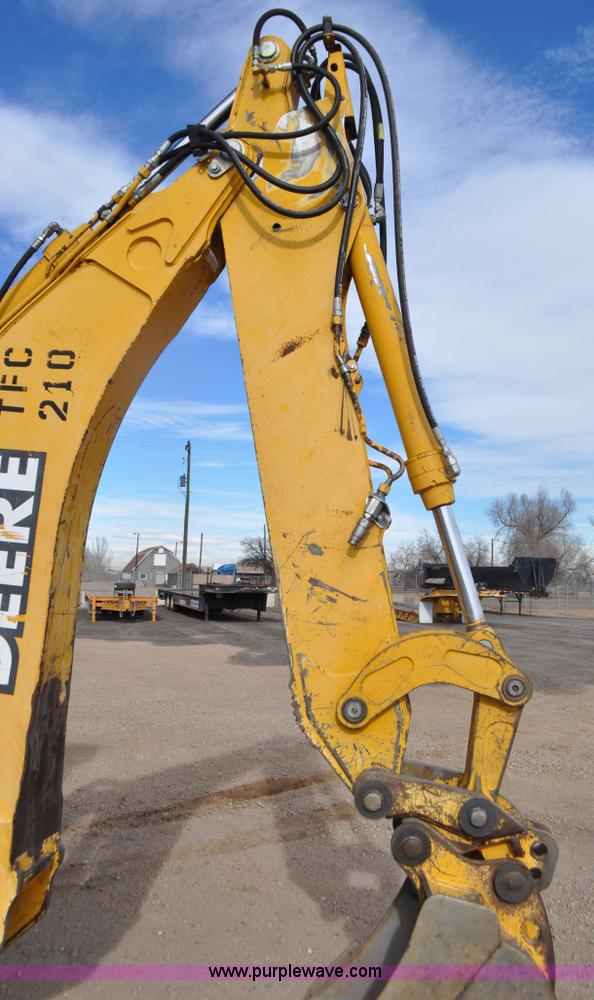 image for item C3313 2002 John Deere 410G backhoe extendahoe