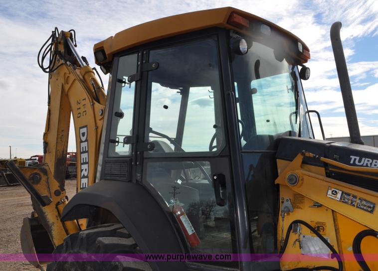 image for item C3313 2002 John Deere 410G backhoe extendahoe