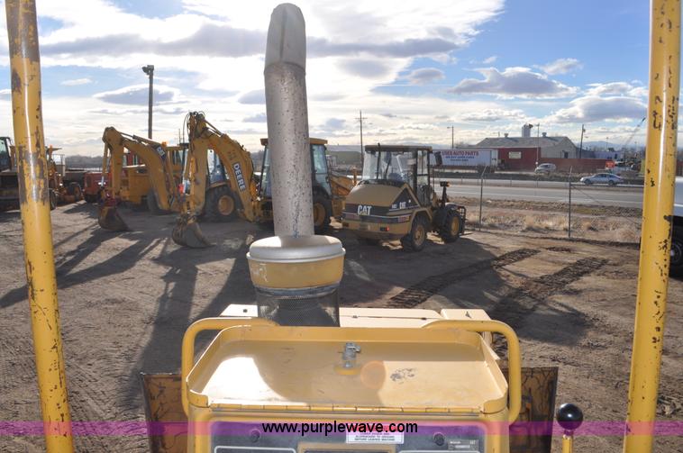 image for item C3315 1991 Caterpillar D4H Series II dozer
