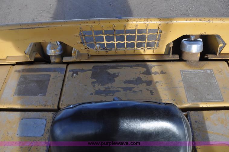 image for item C3315 1991 Caterpillar D4H Series II dozer