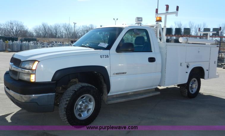 image for item A3906 2003 Chevrolet Silverado 2500HD utility truck