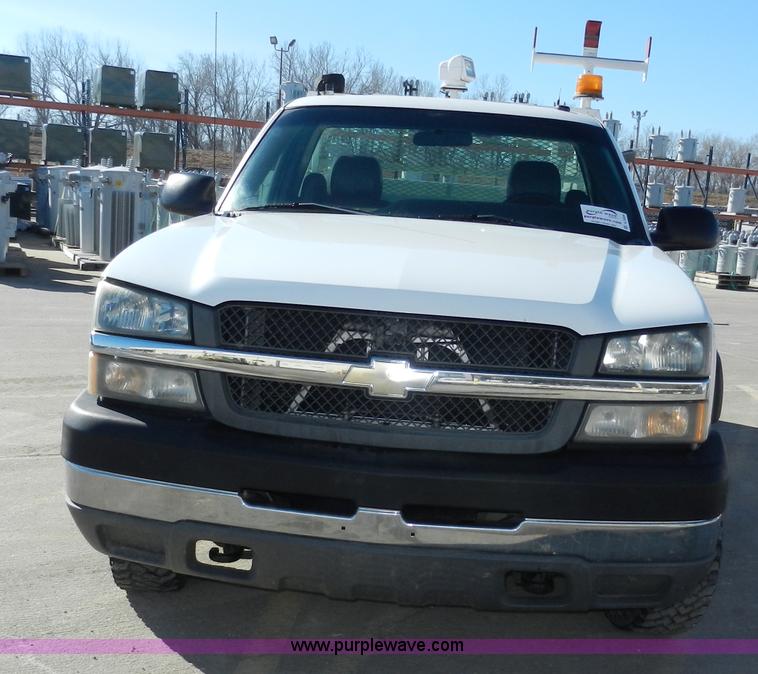 image for item A3906 2003 Chevrolet Silverado 2500HD utility truck