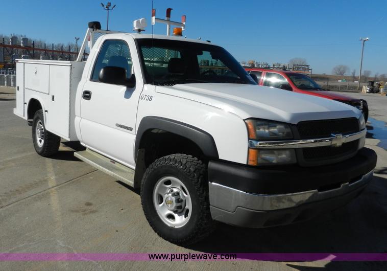 image for item A3906 2003 Chevrolet Silverado 2500HD utility truck