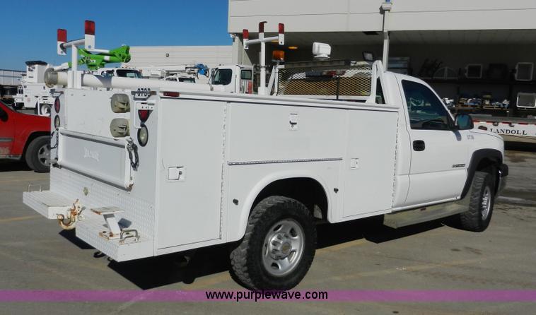 image for item A3906 2003 Chevrolet Silverado 2500HD utility truck