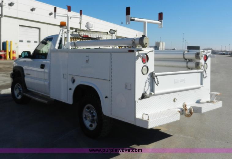 image for item A3906 2003 Chevrolet Silverado 2500HD utility truck