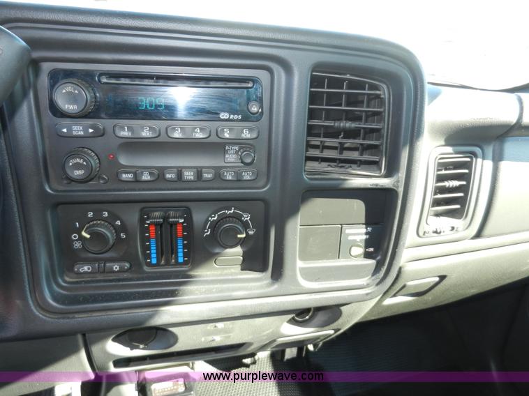 image for item A3906 2003 Chevrolet Silverado 2500HD utility truck