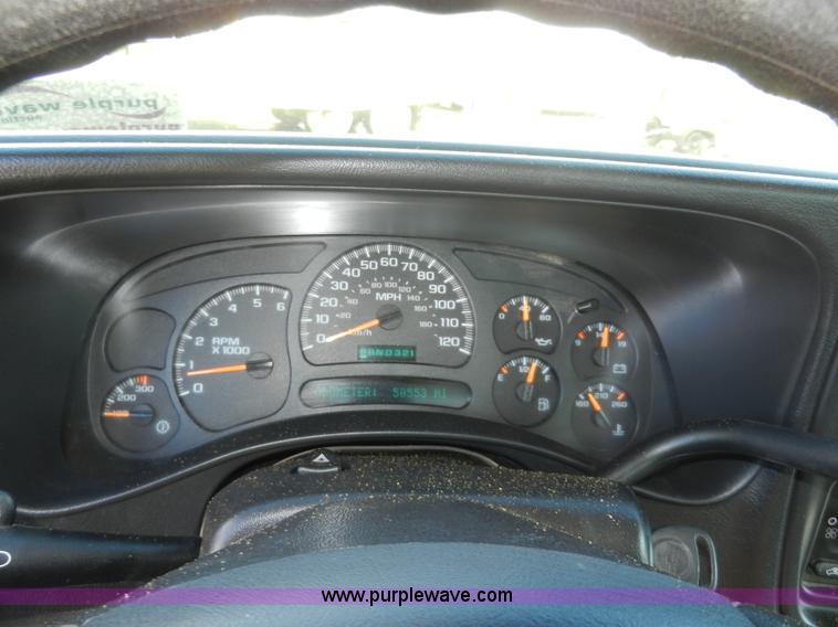 image for item A3906 2003 Chevrolet Silverado 2500HD utility truck