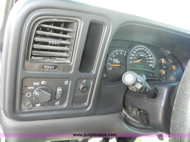 image for item A3906 2003 Chevrolet Silverado 2500HD utility truck