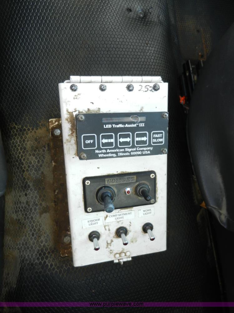 image for item A3906 2003 Chevrolet Silverado 2500HD utility truck