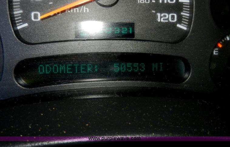 image for item A3906 2003 Chevrolet Silverado 2500HD utility truck