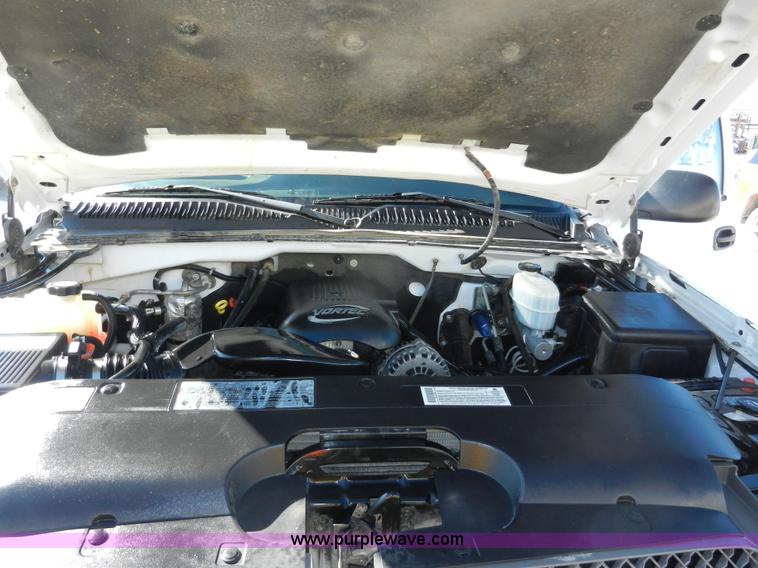image for item A3906 2003 Chevrolet Silverado 2500HD utility truck