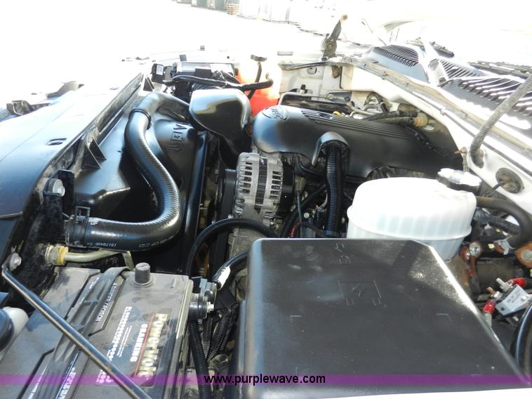 image for item A3906 2003 Chevrolet Silverado 2500HD utility truck