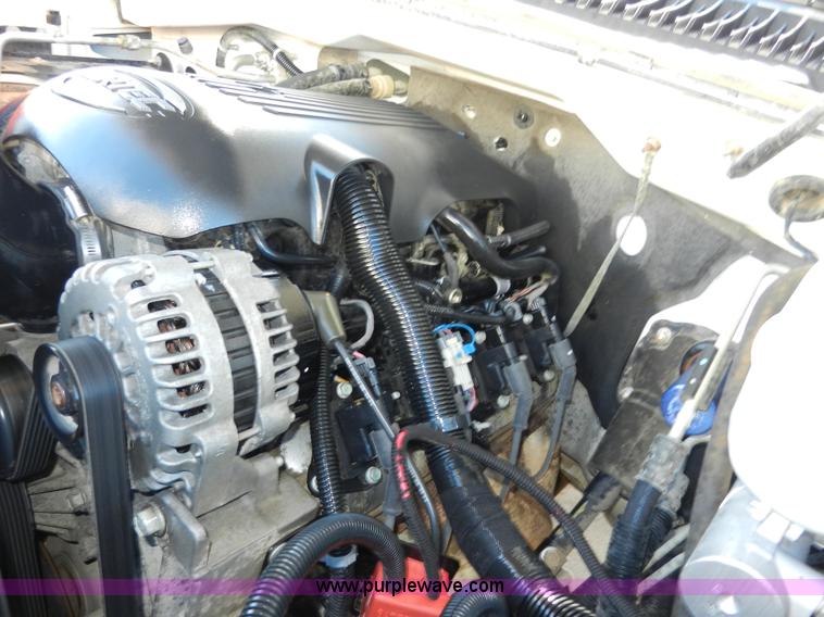 image for item A3906 2003 Chevrolet Silverado 2500HD utility truck